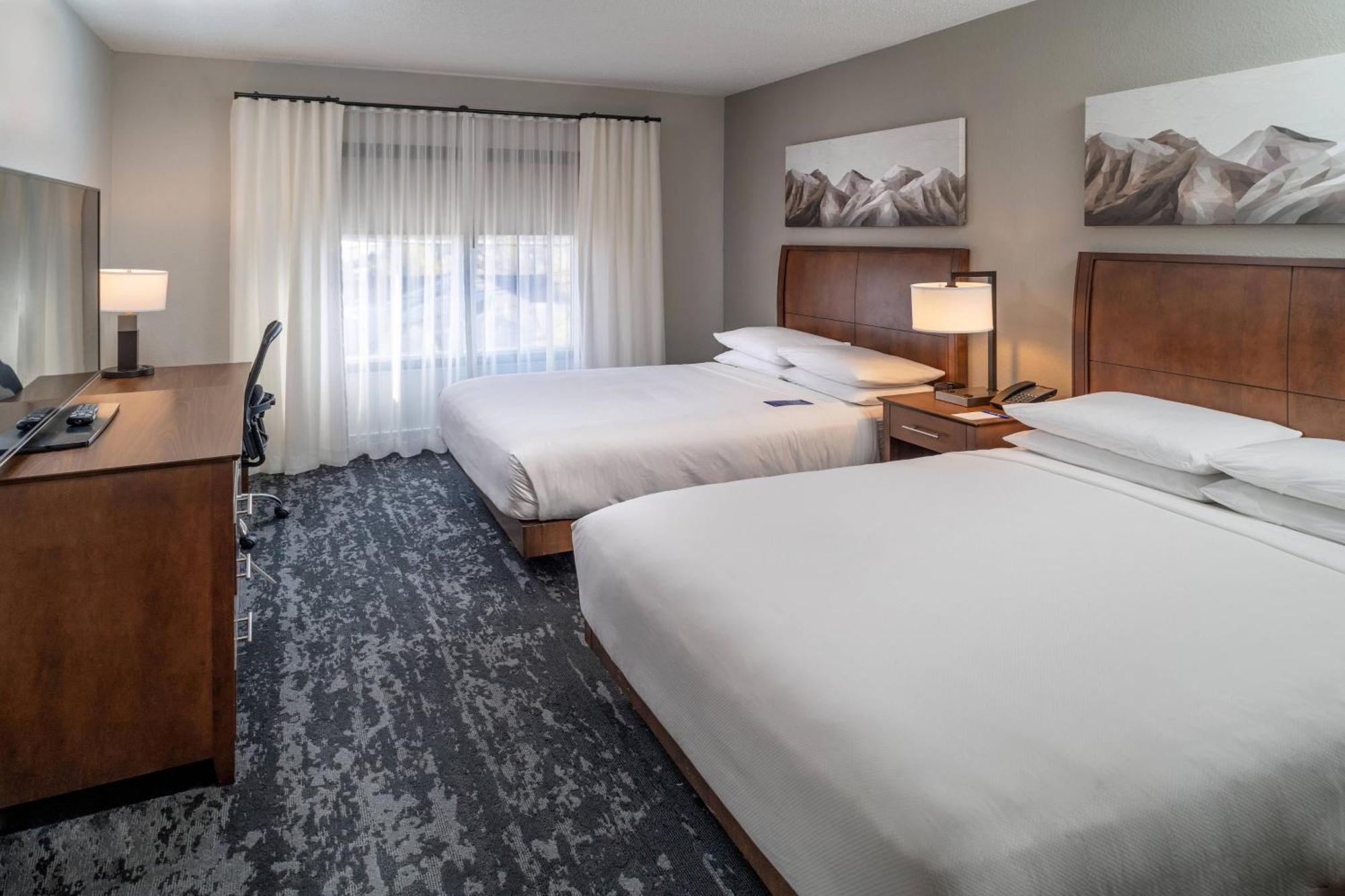 Delta Hotels By Marriott Huntington Mall Barboursville Extérieur photo
