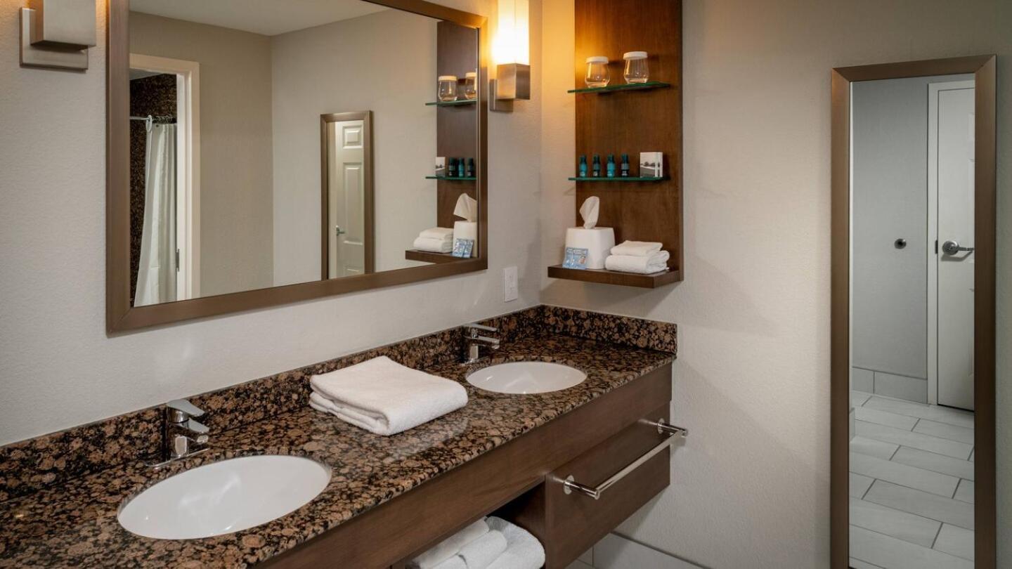 Delta Hotels By Marriott Huntington Mall Barboursville Extérieur photo